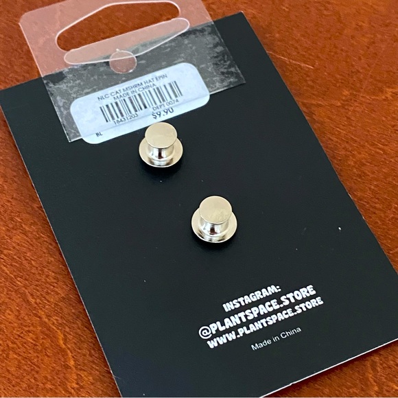 Cute Calico Cat Kitten Mushroom Toadstool Hat Carded Enamel Pin NWT! - Picture 4 of 4